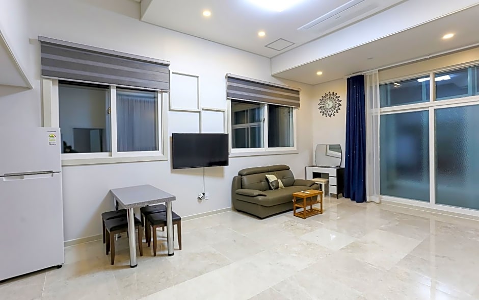 Gangneung Buchaegil Motel and Pension