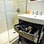 Perfect DTWN 2 Bed Condo with Cali King Bed and Gym