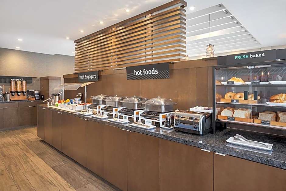 Holiday Inn Calgary Airport By IHG