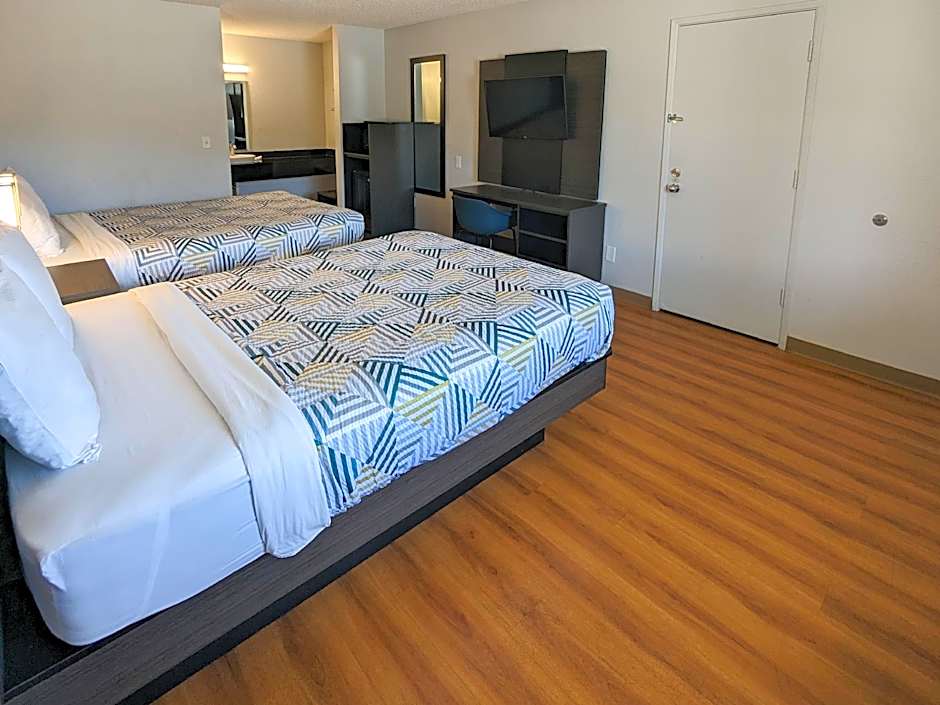 Photo 1 of 7 of 2 Double Beds, Smoking