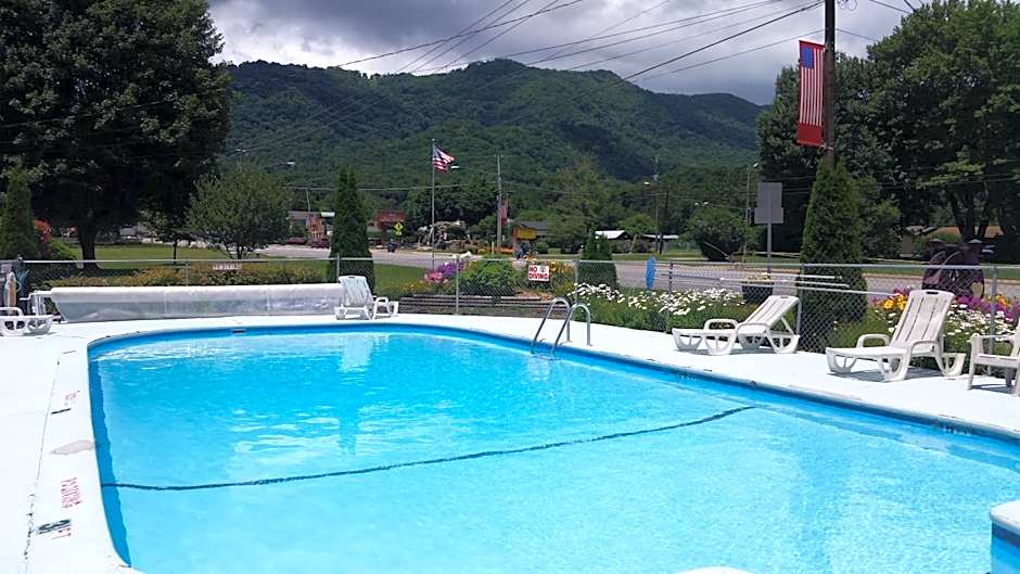 A Holiday Motel - Maggie Valley