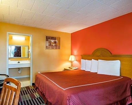 1 King Bed, Nonsmoking