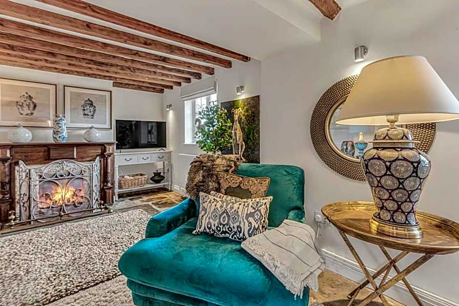 Hiron's Piece - Hot Tub Packages Available