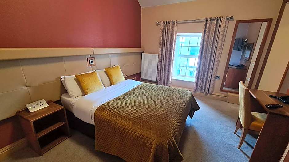 The Farnham Arms Hotel