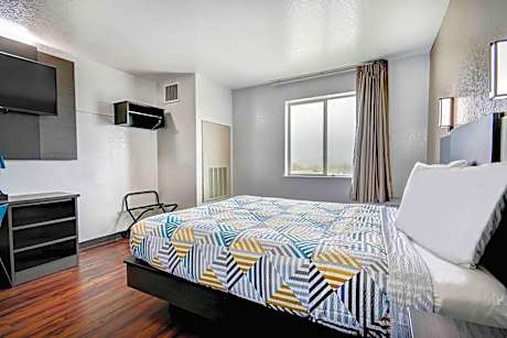 Queen Room - Disability Access - Roll in Shower