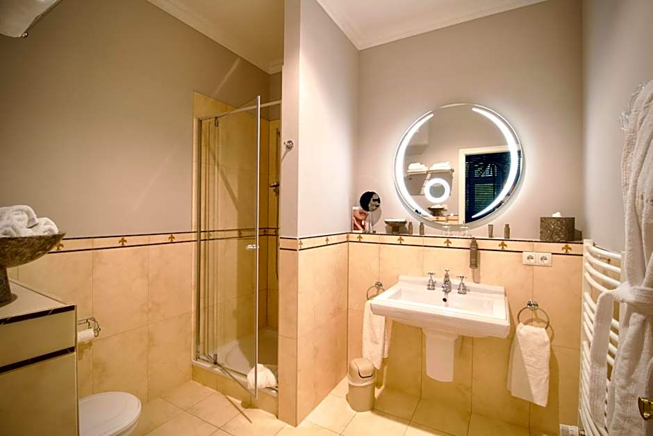 THERESET Schloss Groß Plasten