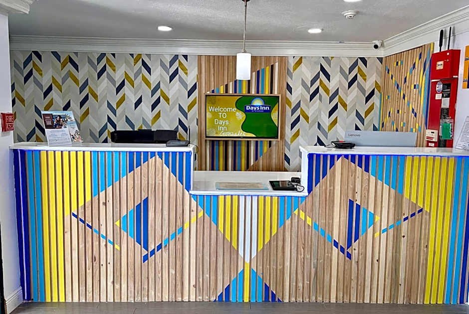 Days Inn by Wyndham Gonzales