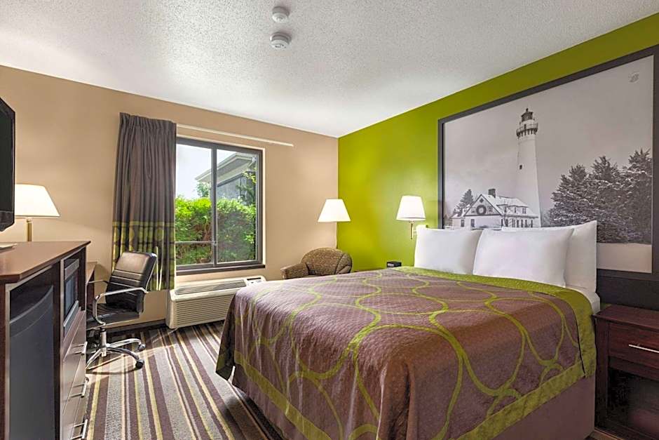 Super 8 by Wyndham Germantown/Milwaukee
