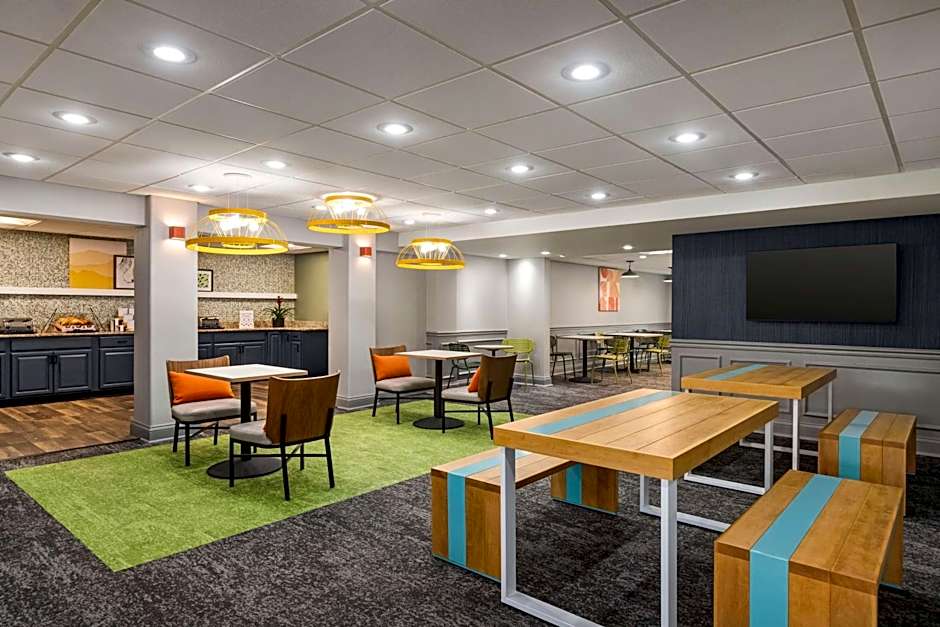 Spark by Hilton Sarasota Siesta Key Gateway