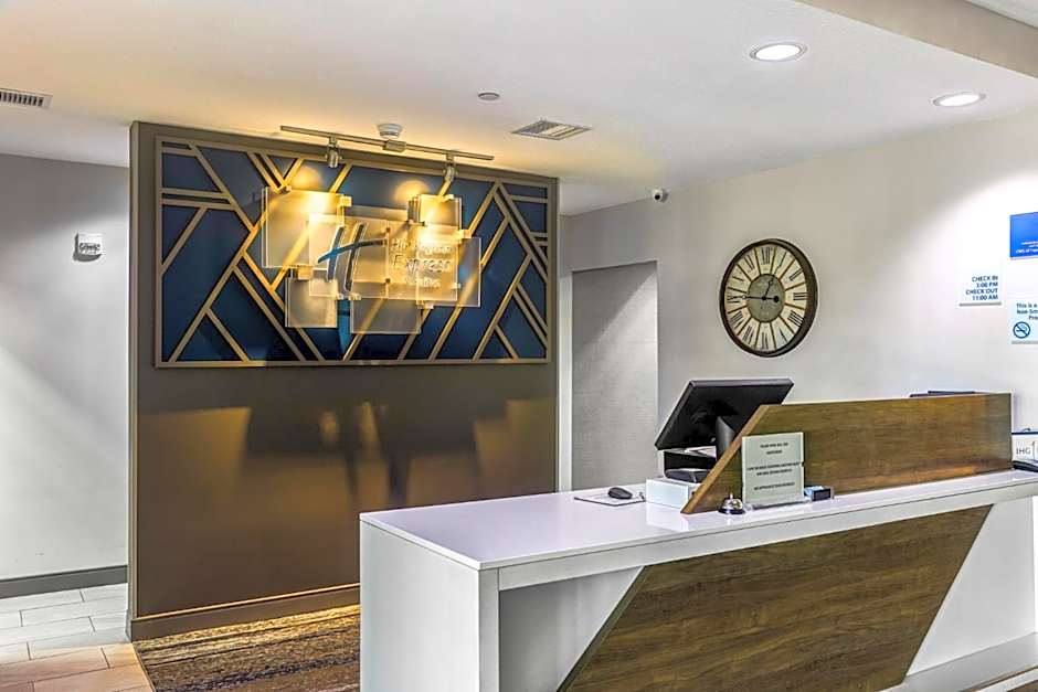 Holiday Inn Express Hotel & Suites Salina By IHG