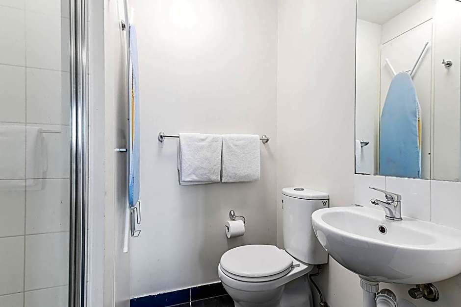 City Edge North Melbourne Apartment Hotel