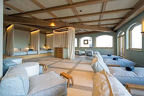 Upside Down Town Hotel Neue Post