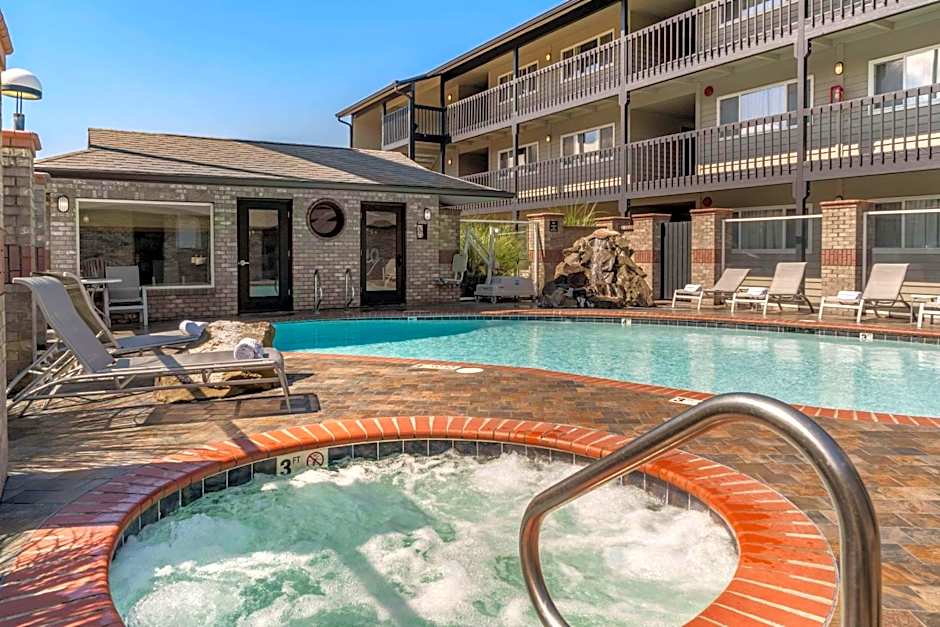 Lincoln Sands Oceanfront Resort, Ascend Hotel Collection