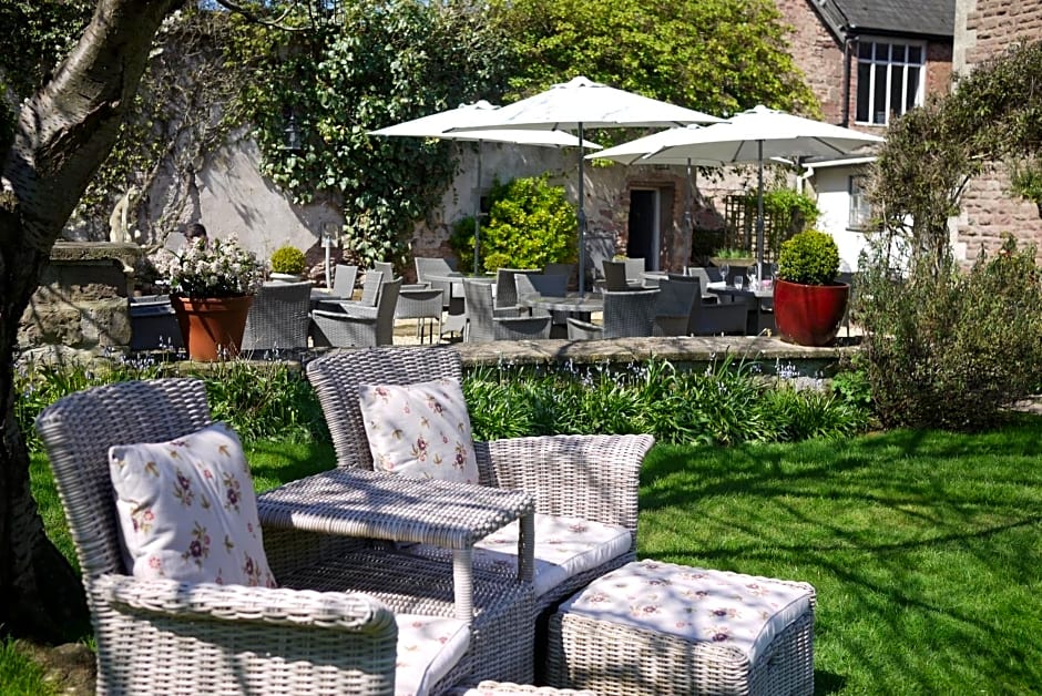 Glewstone Court Country House Hotel