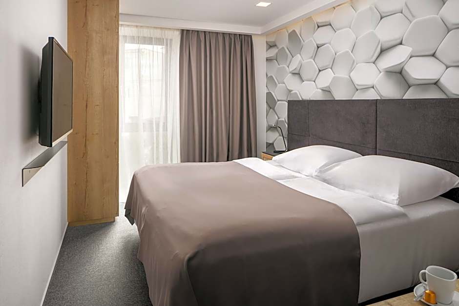 4 SMART HOTEL