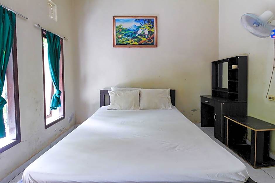 RedDoorz at Saren Anyar Homestay Lukluk