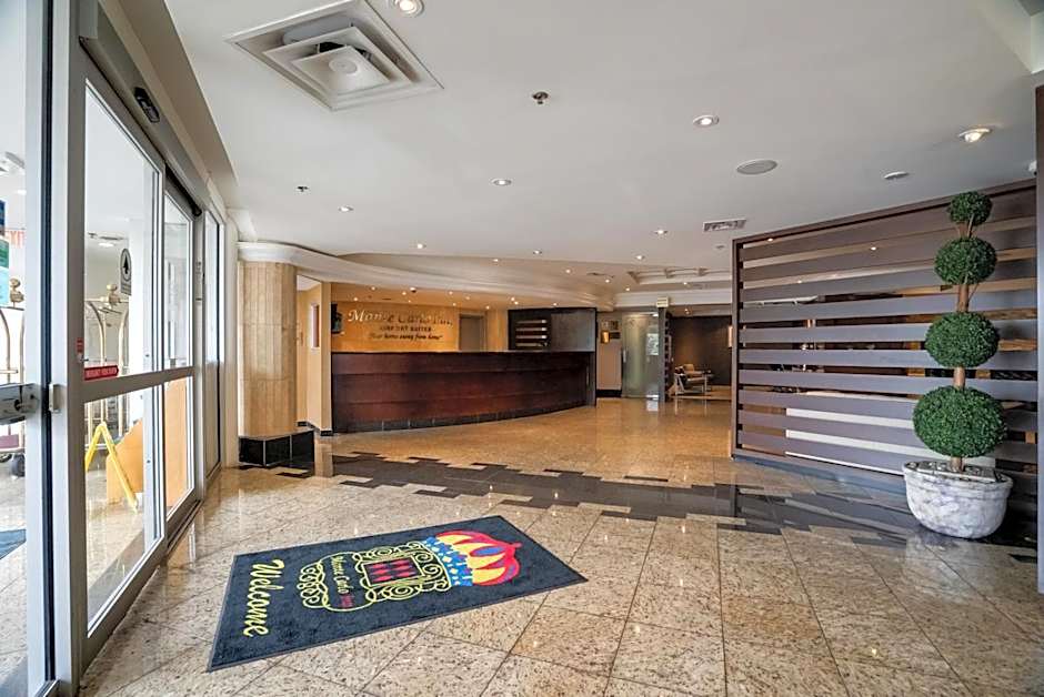 Monte Carlo Inns Airport Suites