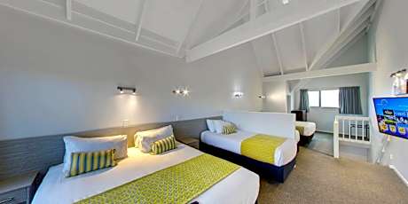 Family Apartment with Hot Tub - Split Level