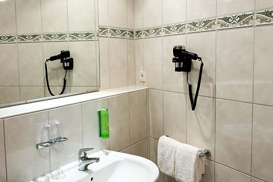 Hotel Circle Inn - Closest to Air Base