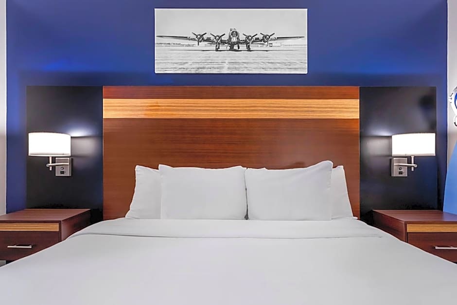 Avion Inn Near LGA Airport, an Ascend Collection Hotel