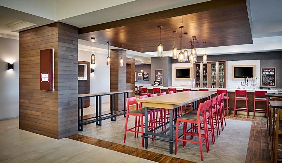 Holiday Inn & Suites Oakville at Bronte By IHG