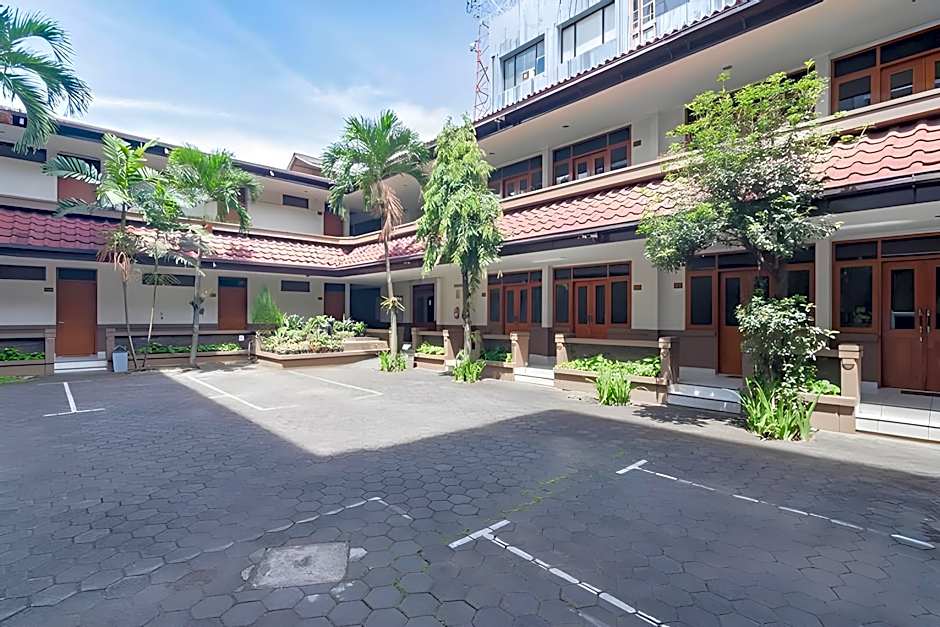 Hotel Yehezkiel Surapati Mitra RedDoorz