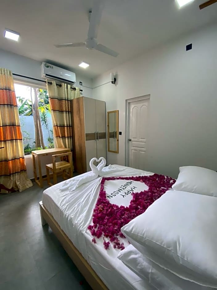 La Luna Boutique Dhangethi