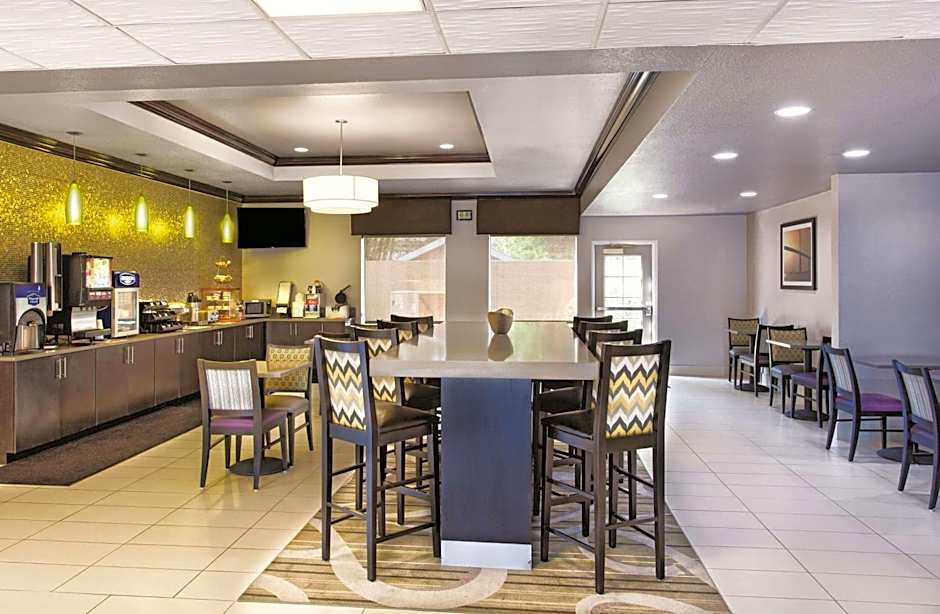 La Quinta Inn & Suites by Wyndham Tampa South