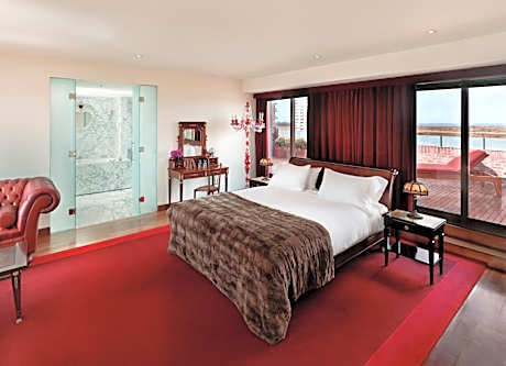 Two-Bedroom Imperial Suite with One King Bed and Two Single Beds