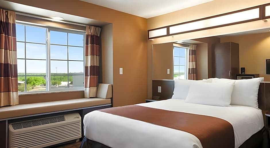 Microtel Inn & Suites by Wyndham Kenedy/Karnes City