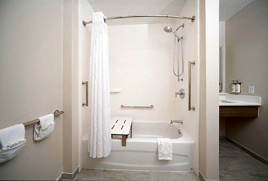 Holiday Inn Express Hotel & Suites Indianapolis - East By IHG