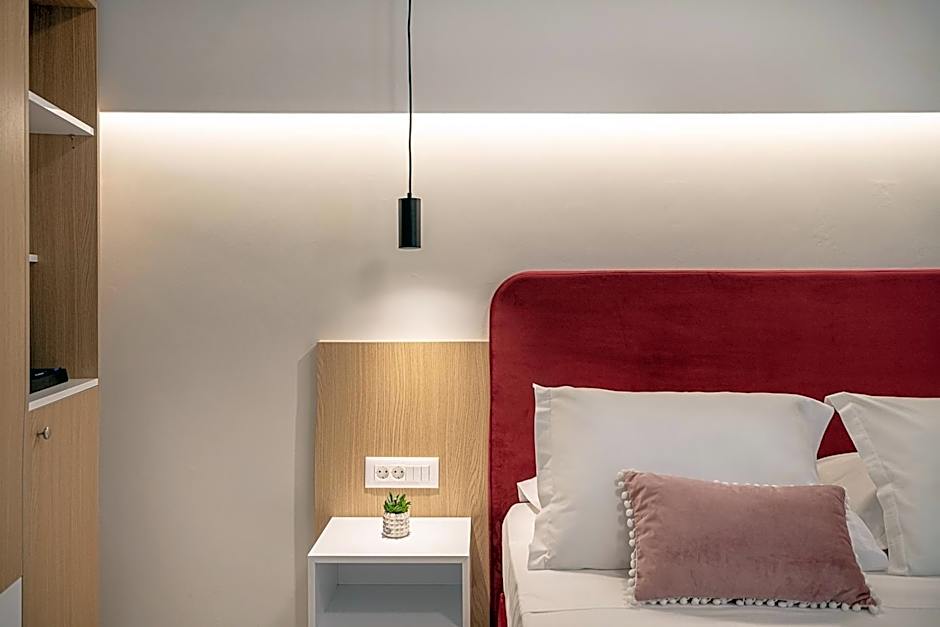 Miss Marrone City Hotel