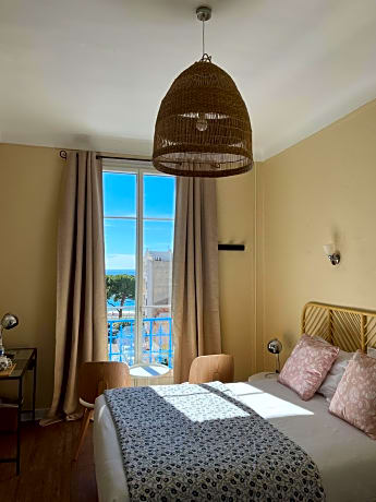 Classic Room with Sea View (1 Person)