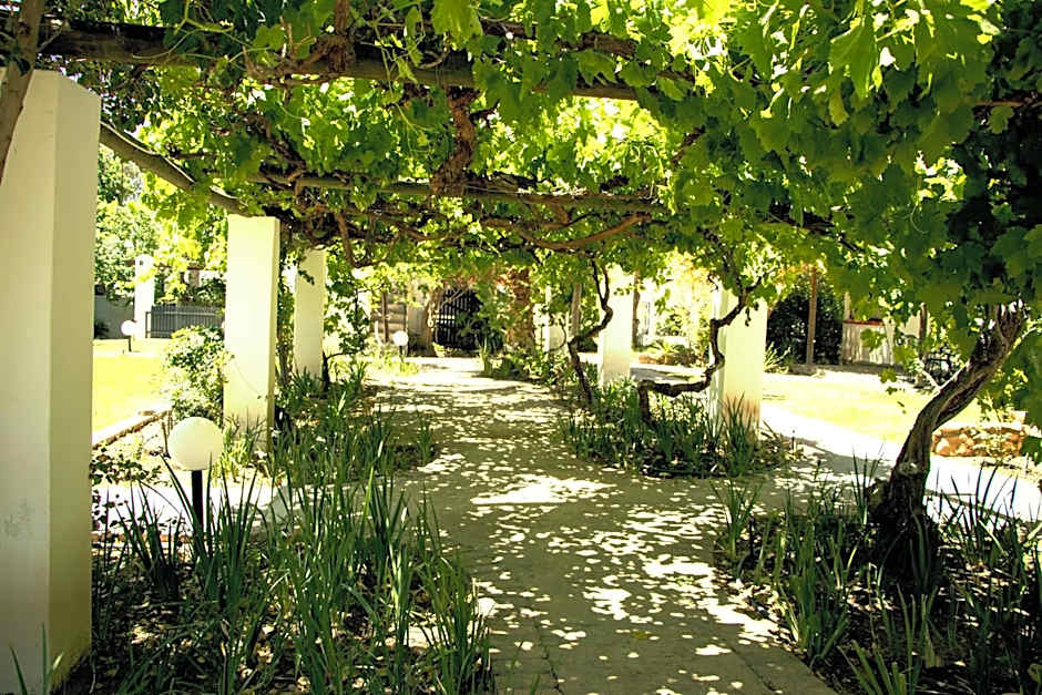 Swartberg Hotel, Cork Tree Collection