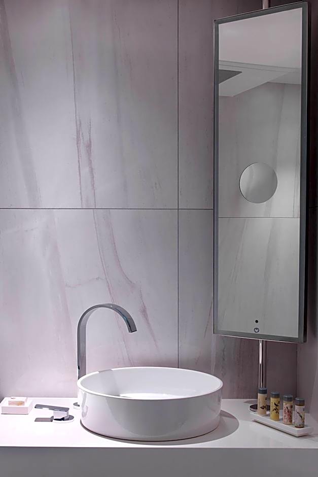 Renaissance by Marriott Paris Republique Hotel