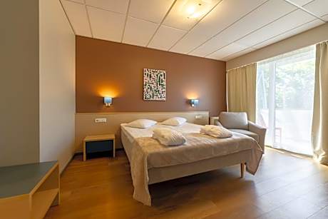 Family Room (2 Adults + 2 Children) with Spa Access