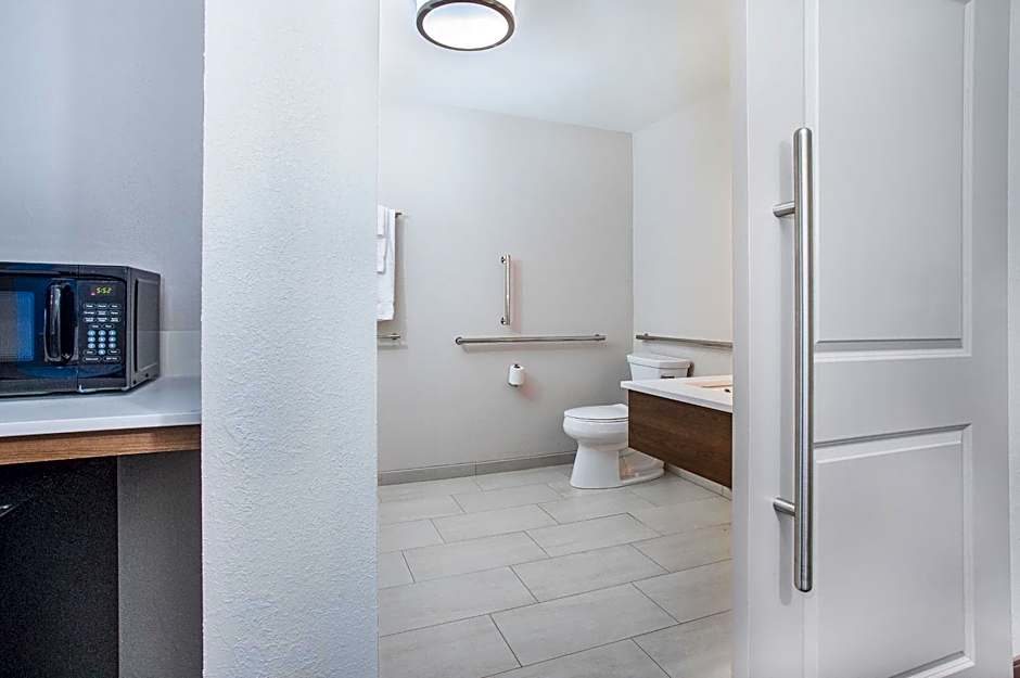 Holiday Inn Express & Suites - Lexington W - Versailles By IHG