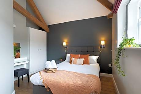 Penthouse  One-Bedroom Apartment with City view