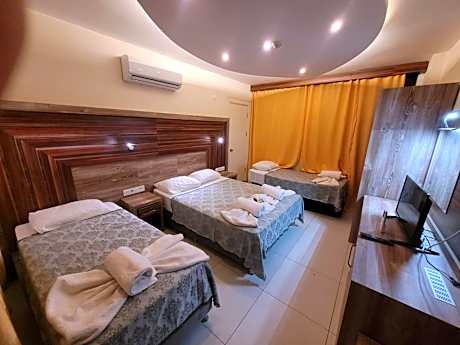 Family Room (2 Adults + 2 Children)