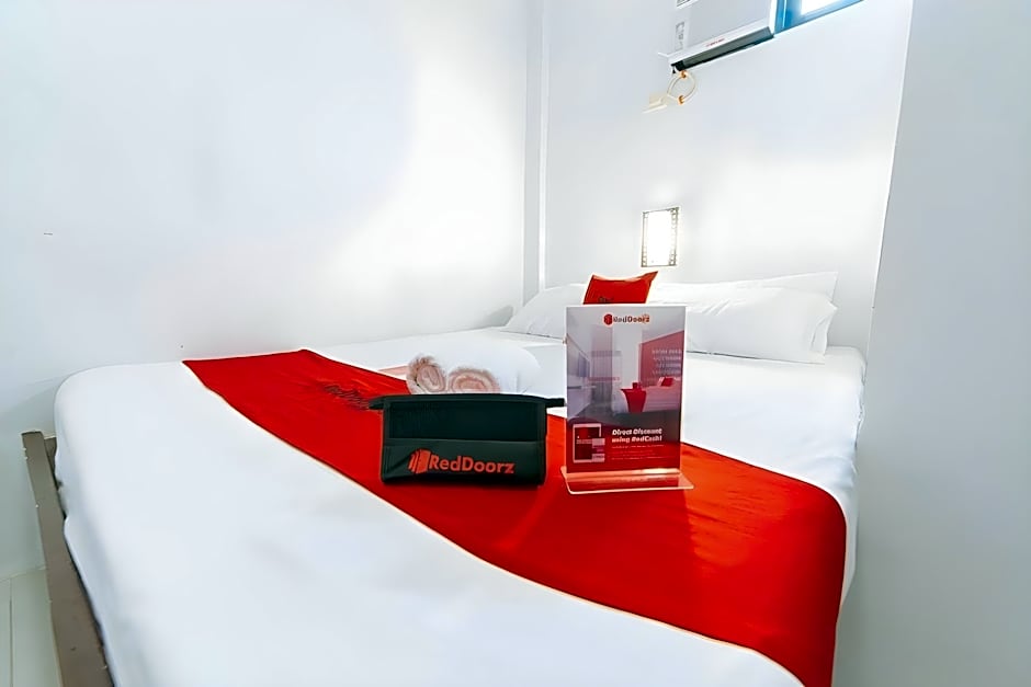 RedDoorz @ San Antonio Binan Laguna