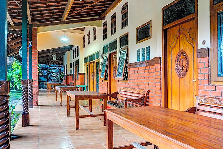 Hotel O Griyo Werdiningsih