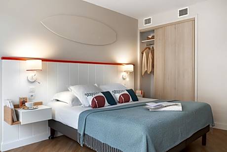 Superior Two-Bedroom Apartment with Balcony (6 People)