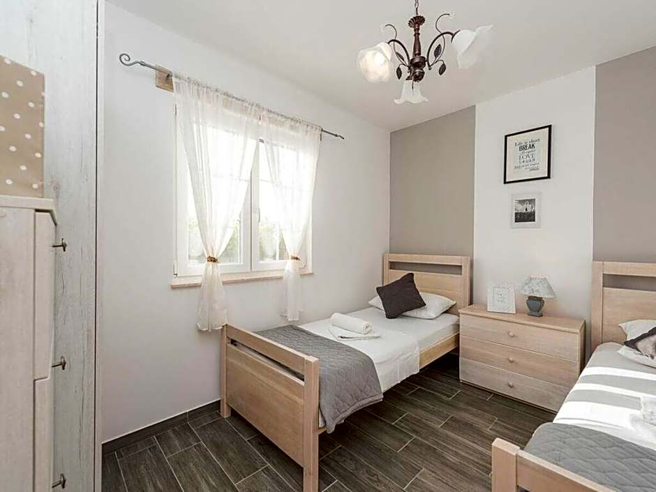 Villa Kirsten with heated pool, jacuzzi and sauna - by TA Leut Agency