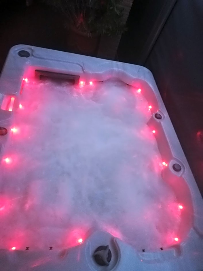 Nueva suite jacuzzi relax beach & mountain