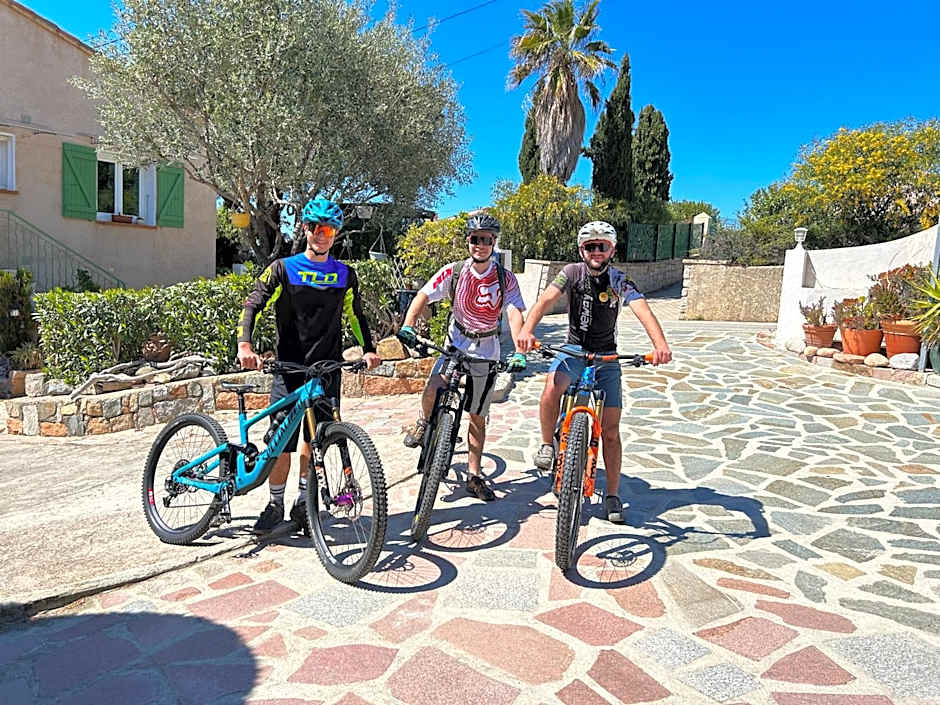 Hôtel Punta e Mare des Chambres ou des Appartements T2