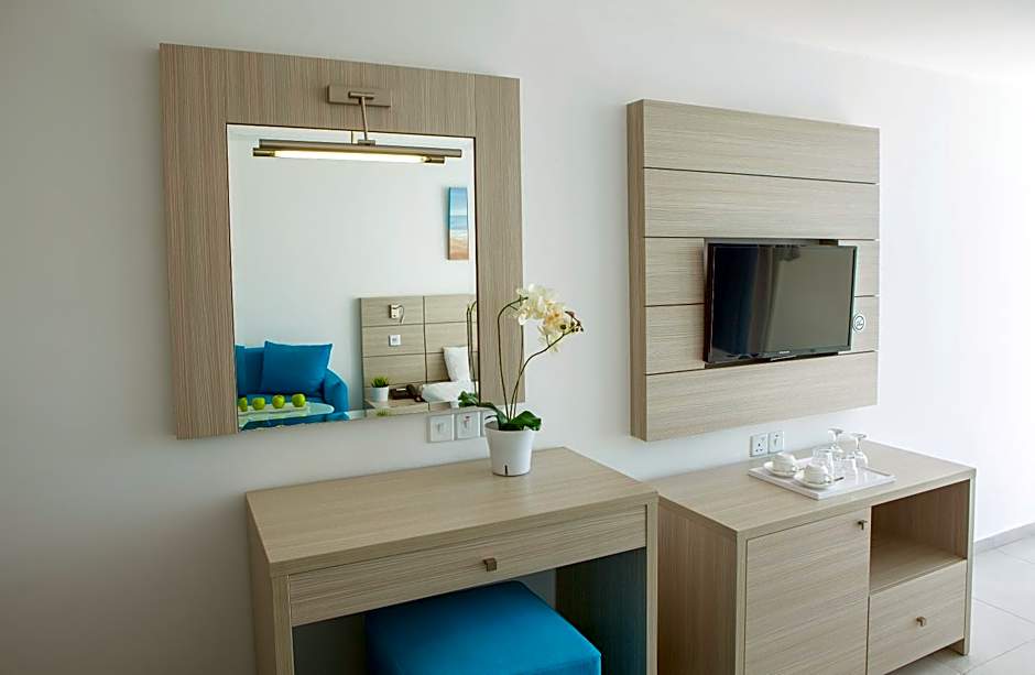 Limanaki Beach Hotel