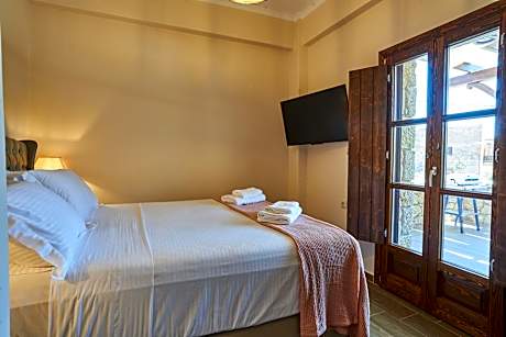 Two-Bedroom Apartment with Balcony and Sea View