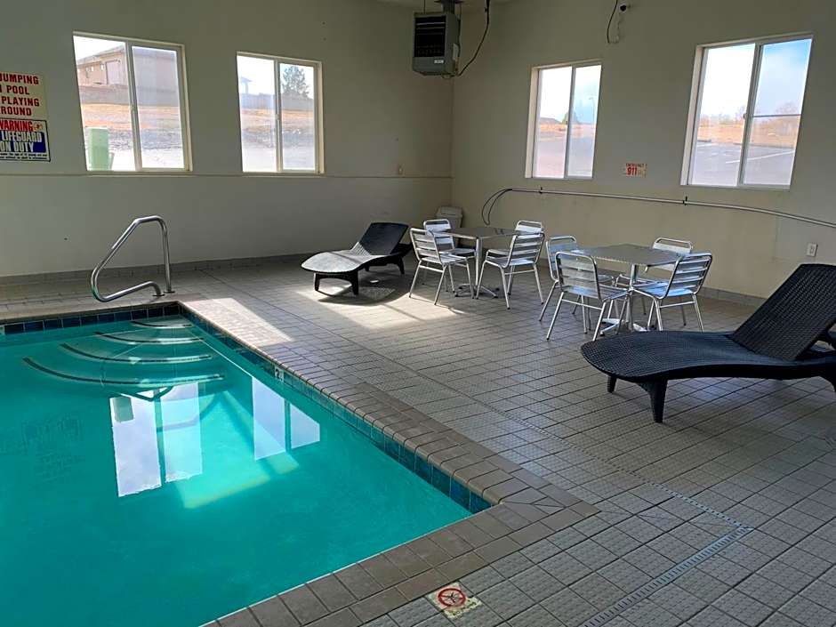 Super 8 by Wyndham Pueblo