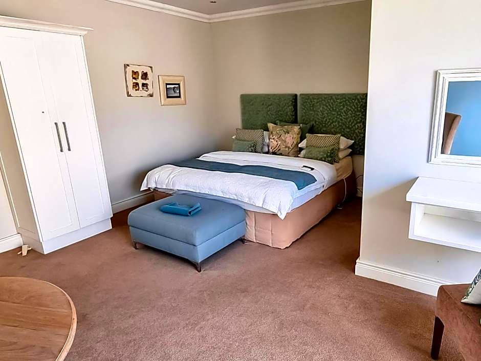 Hermanus Cliff Path Lodge - No Load-shedding