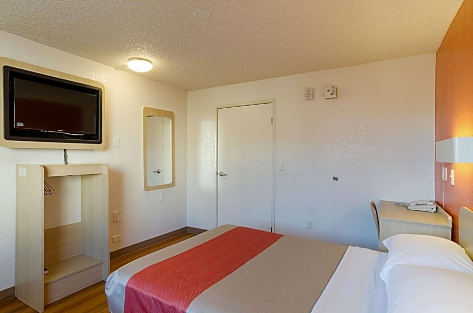 Motel 6- Denver, CO Downtown